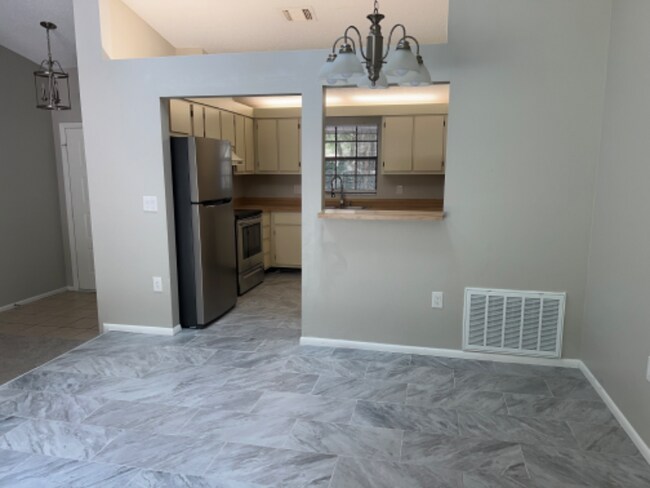 Building Photo - 1237 Silver Palm Dr