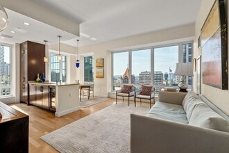 Building Photo - 400 Stuart St