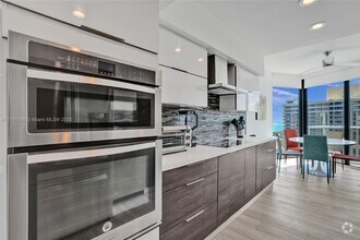 Building Photo - 20281 E Country Club Dr