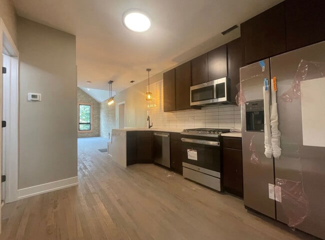 Building Photo - 1157 W Webster Ave