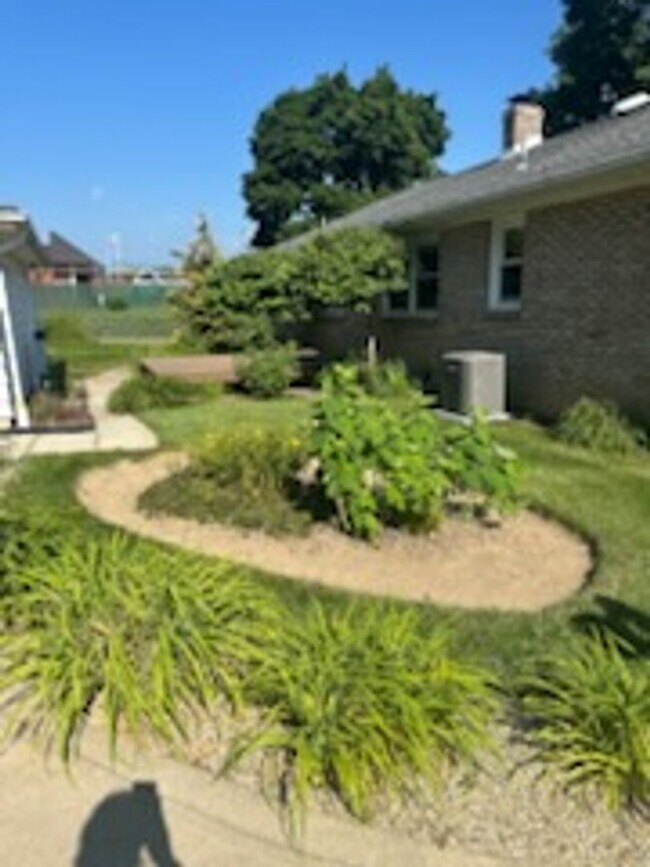 Foto del edificio - Welcome to this charming 2 bedroom, 1 bath...