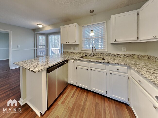 Building Photo - 904 Estelle Ct