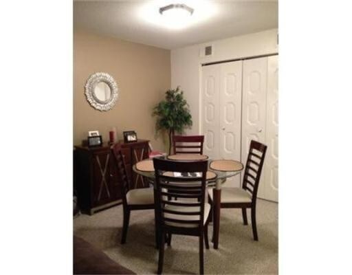 Foto del edificio - 12 Shadowbrook Ln