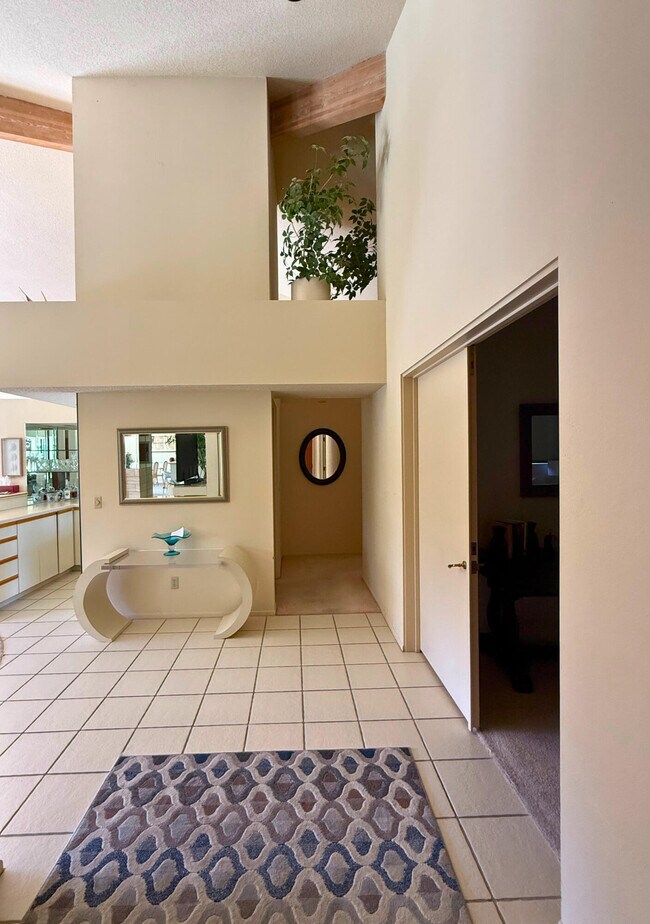 Foto del edificio - 253 Kavenish Dr