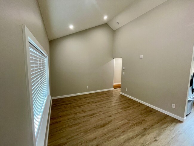 Building Photo - Charming newly remodeled 3-bedroom home in...