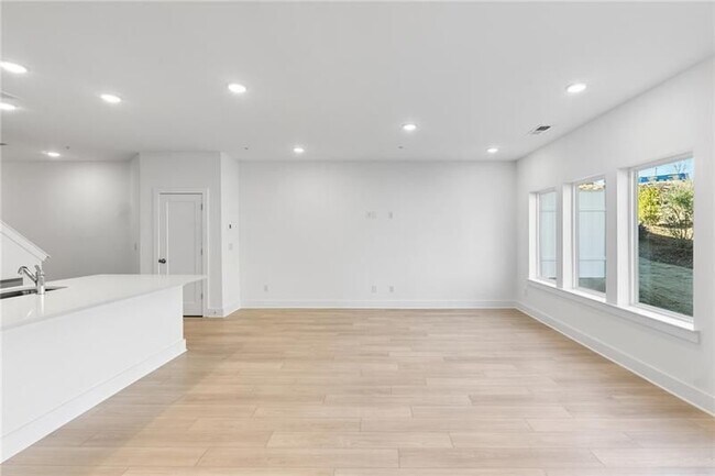 Foto del edificio - 183 Redbud Rd