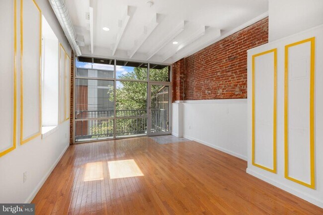 Foto del edificio - 1704 W Girard Ave