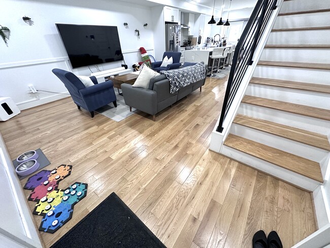 Living Room - 1427 Parkwood Pl NW