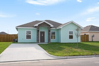 Building Photo - 2718 Maria Dr
