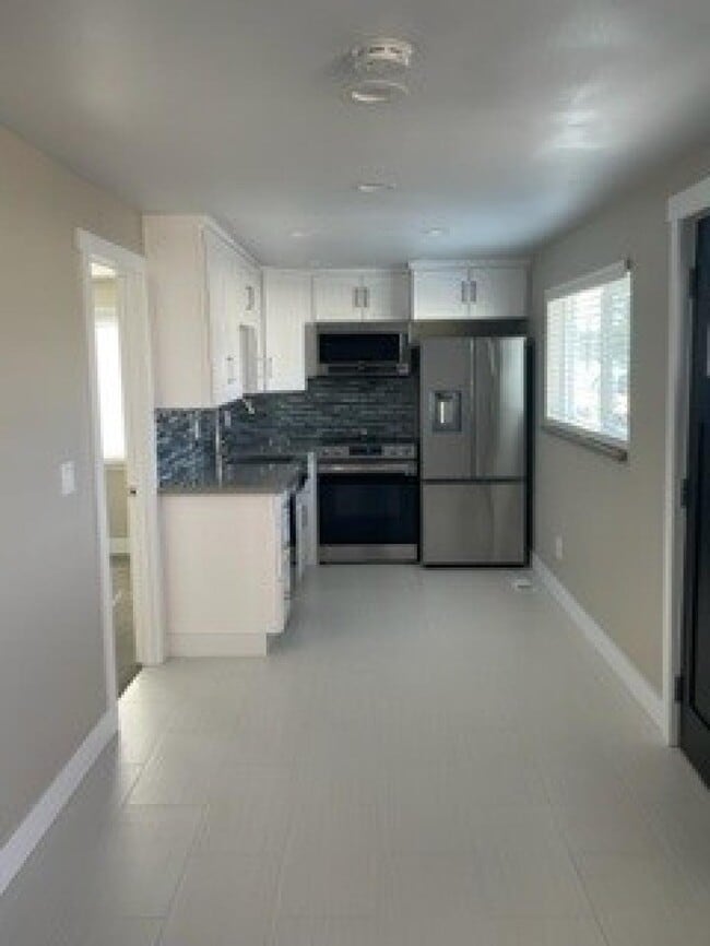 Building Photo - University Marina Apartment 02-1017 - 2 be...