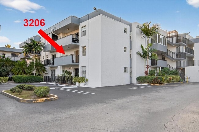 Building Photo - 2465 SW 18th Ave