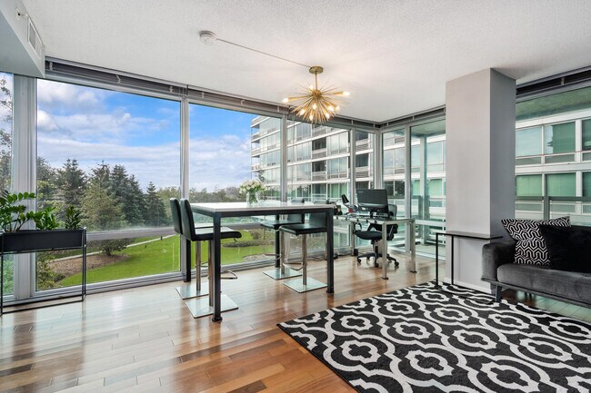 Foto del edificio - 9715 Woods Dr