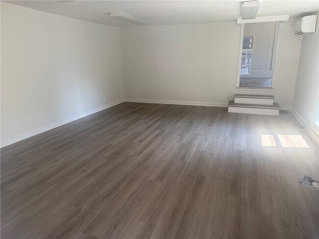 Foto del edificio - 221 S Franklin St