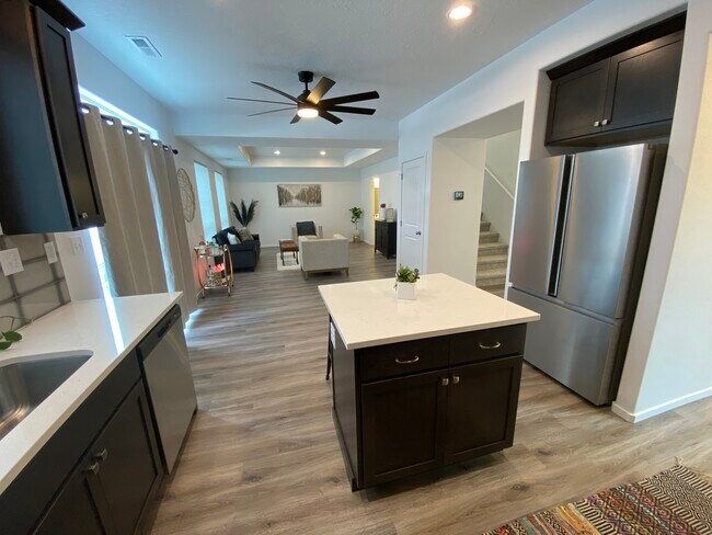 Building Photo - 1022 N Corbin Ln
