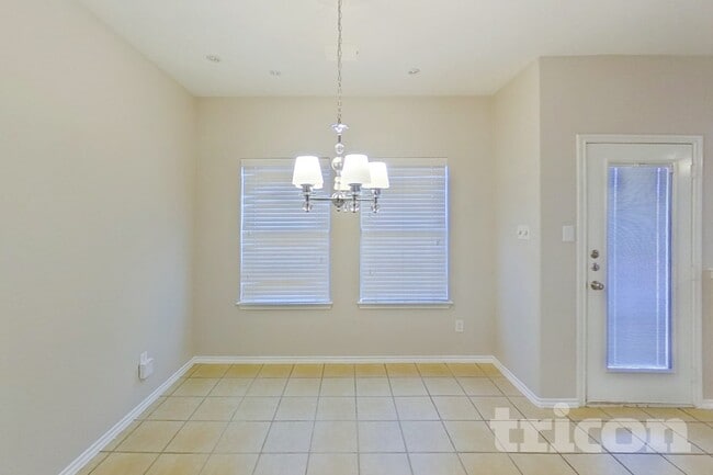 Building Photo - 320 Rowdy Dr