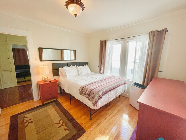 Foto del edificio - 7710 Romaine St