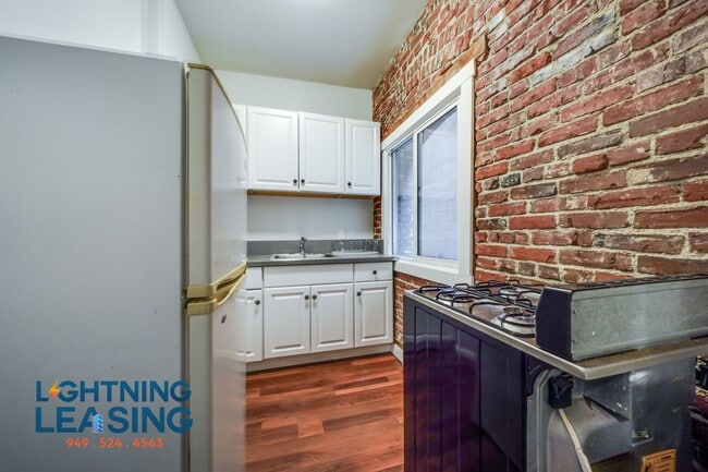 Building Photo - 1423 Flower St