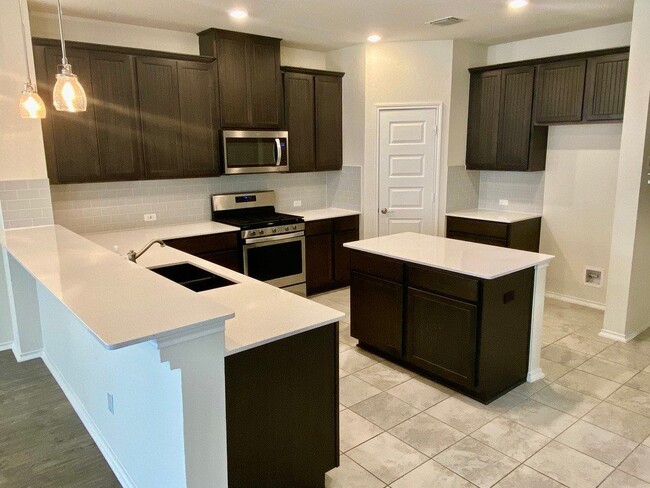 Building Photo - Live on the Golf Course at Star Ranch!! 4B...