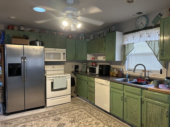 Foto del edificio - 724 W State St