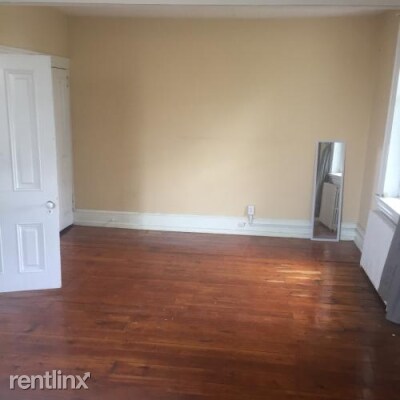Building Photo - 472 Roxborough Ave