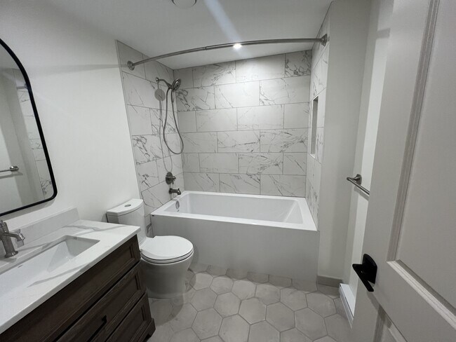 Photo du bâtiment - 7925 E Saanich Rd
