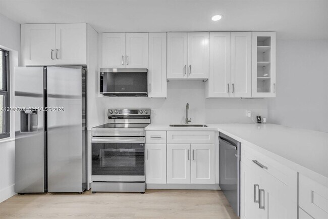 Building Photo - 8535 Casa Del Lago