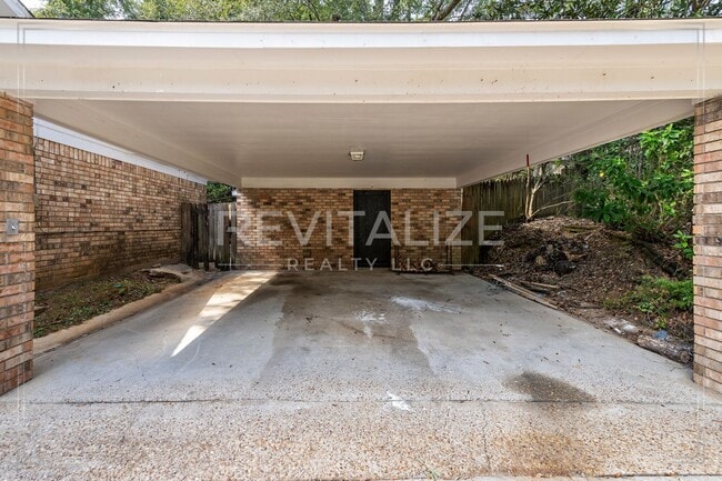 Foto del edificio - Beautifully Updated 3-Bedroom Home with Granite Kitchen & Sunroom Retreat!