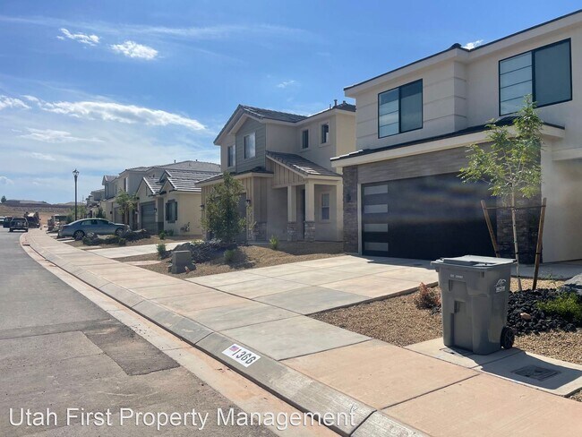 Building Photo - 4 br, 2.5 bath House - 1358 E White Hollow...