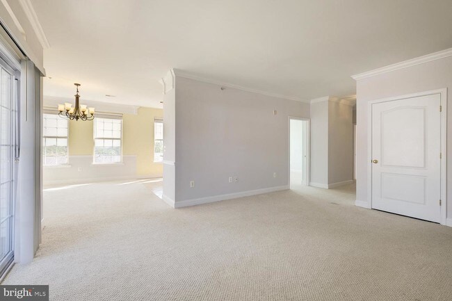 Building Photo - 5800 Clipper Ln