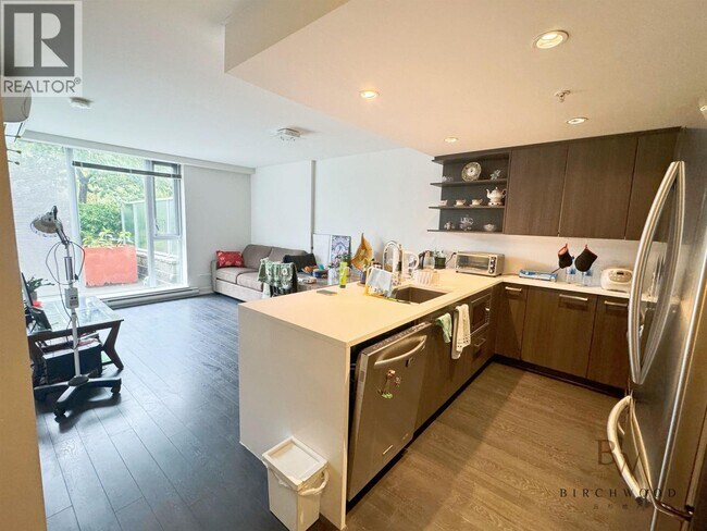 Photo du bâtiment - 8288 Granville Ave