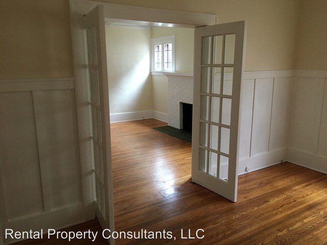 Foto del edificio - 323 Richard Terrace SE