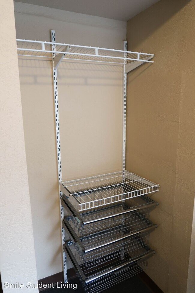 Foto del edificio - 4 br, 2 bath Room For Rent - 207 S. Fifth
