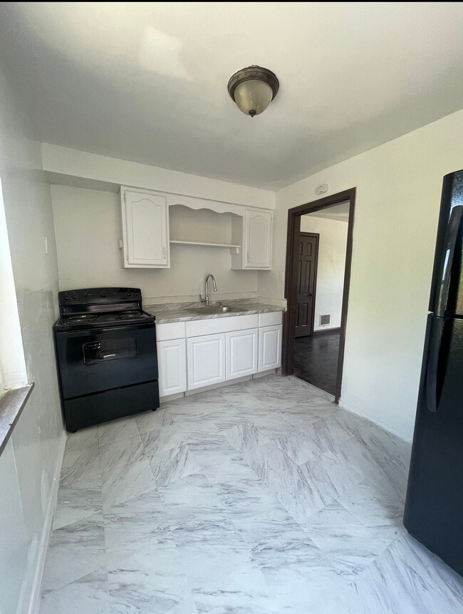 Building Photo - 735 Elberon Ave