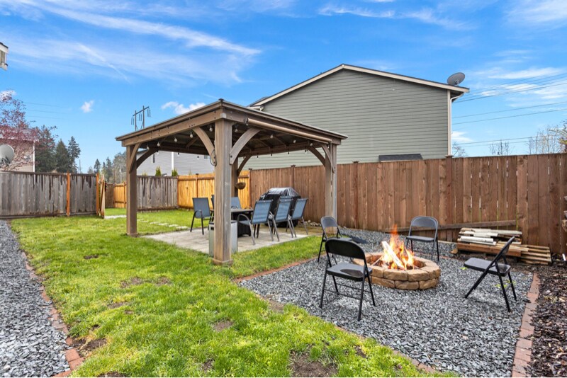 Building Photo - 16522 45th Ave E