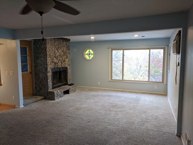 Foto del edificio - 819 Kenwood Pkwy