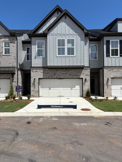 Building Photo - 2560 Silver Star Dr NE