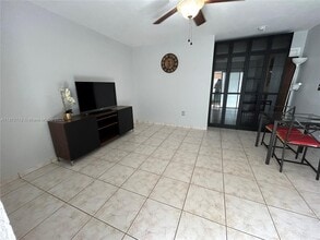 Building Photo - 2505 W 76th St
