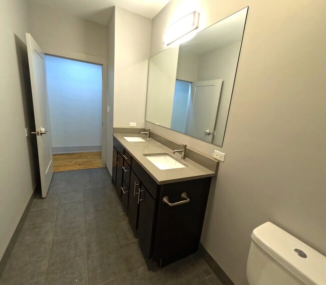 Foto del edificio - 1432 W 21st St