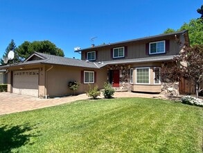 Building Photo - 764 Starbush Dr