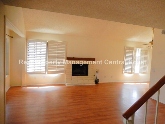 Building Photo - AVAILABLE JULY - Comfortable 4 Bed / 3 Bat...