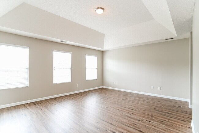 Building Photo - 4419 Golden View Dr