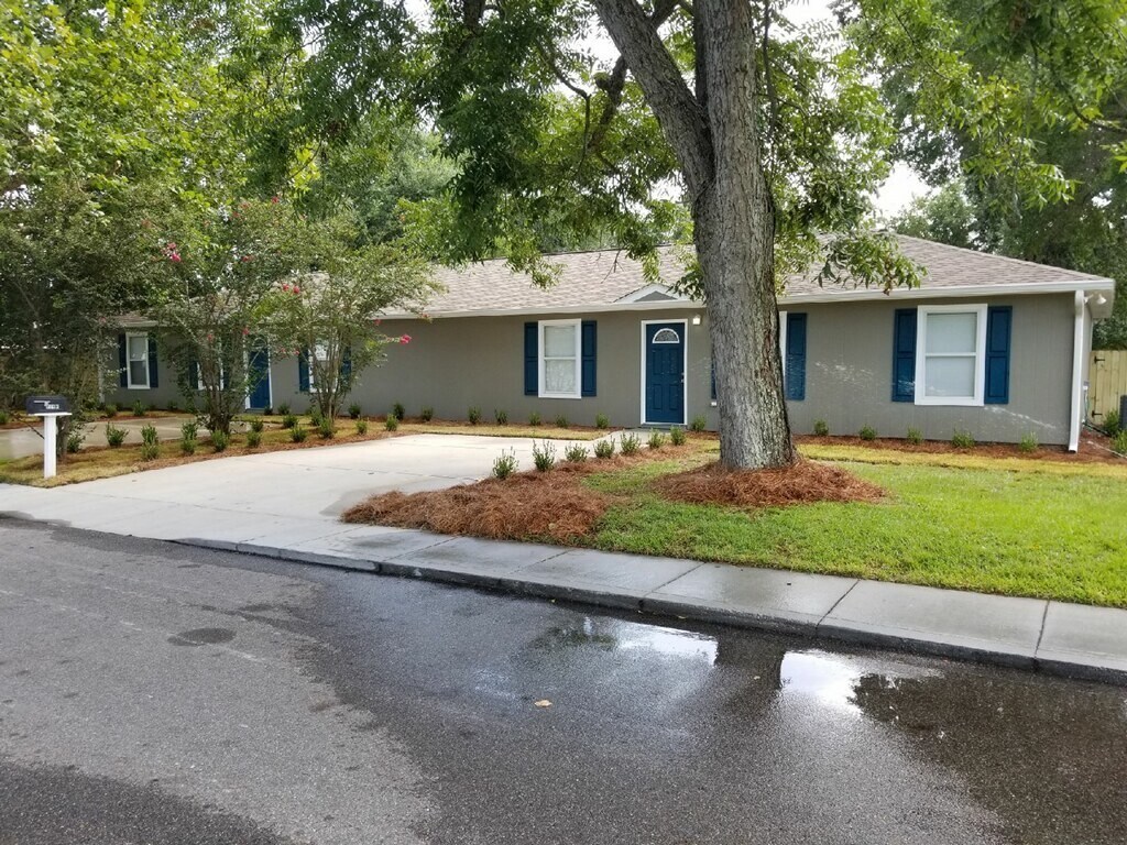 Primary Photo - 829 Hardy Ave