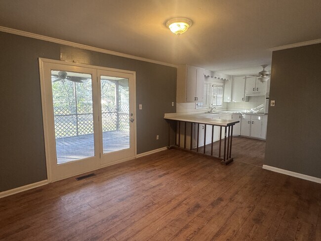 Foto del edificio - 78 Helen Dr