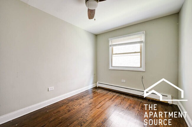 Building Photo - 1735 W Bryn Mawr Ave