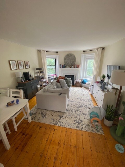 Foto del edificio - 1073 Beacon St