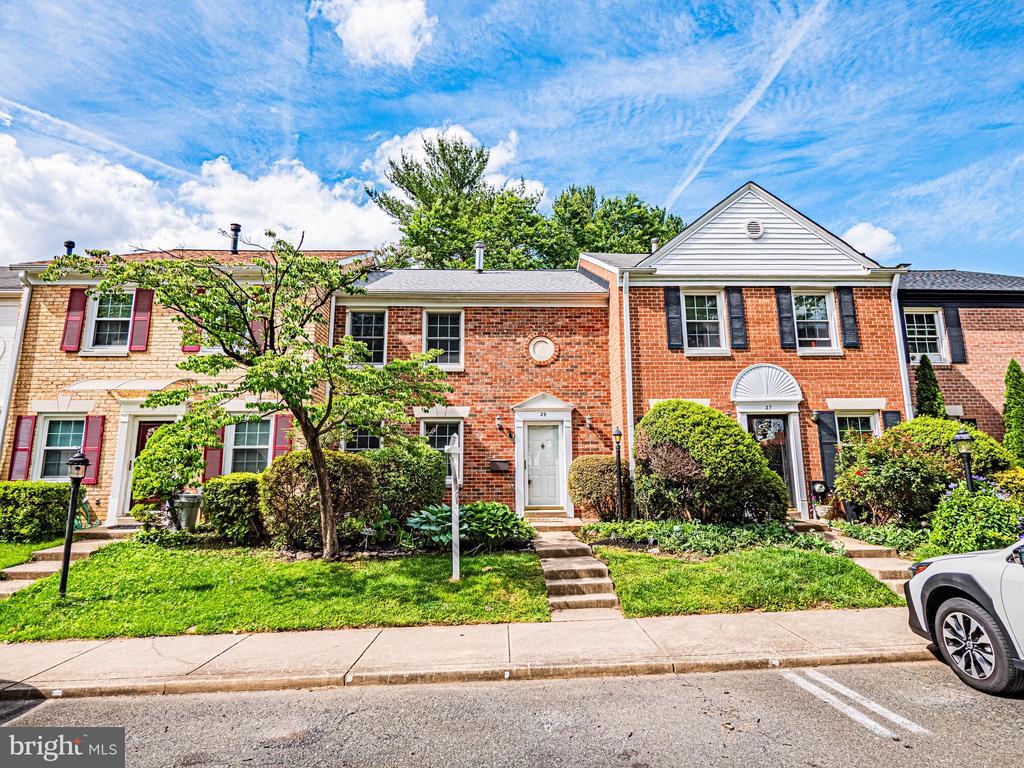 Primary Photo - 29 Longmeadow Dr