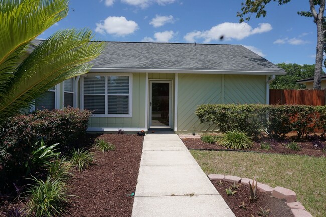 Foto del edificio - 3 Bedroom 2 Bathroom Corner lot home