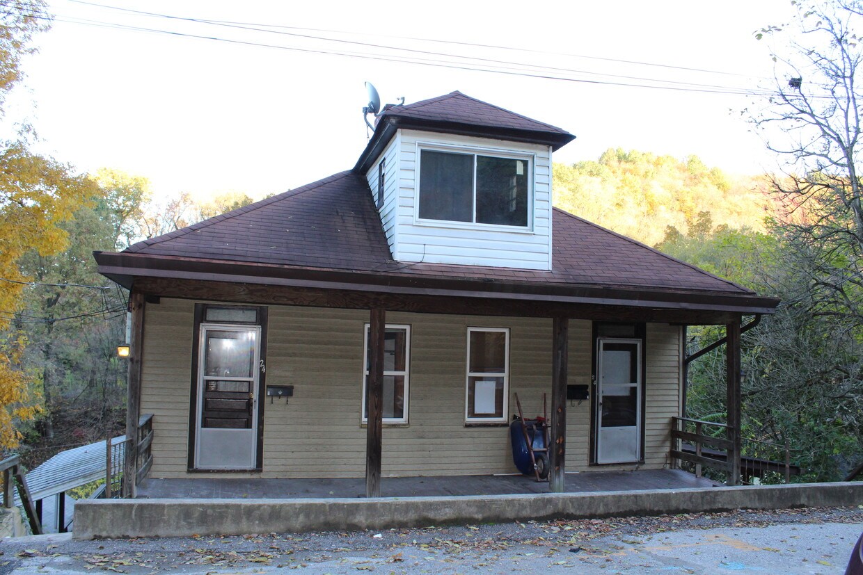 24 Walther St, McKees Rocks, PA 15136 Townhome Rentals in McKees