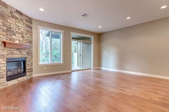 Building Photo - 3 br, 2.5 bath Townhome - 4271 NW Sage Loop