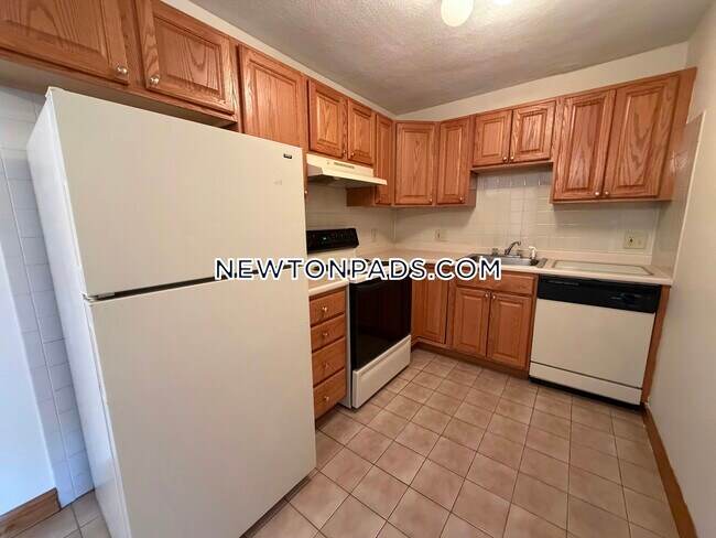 Building Photo - 282 Grove St